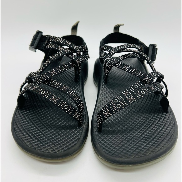 CHACO GIRLS BLACK AND WHITE STRAPPY SANDALS SIZE 1 - Picture 1 of 13